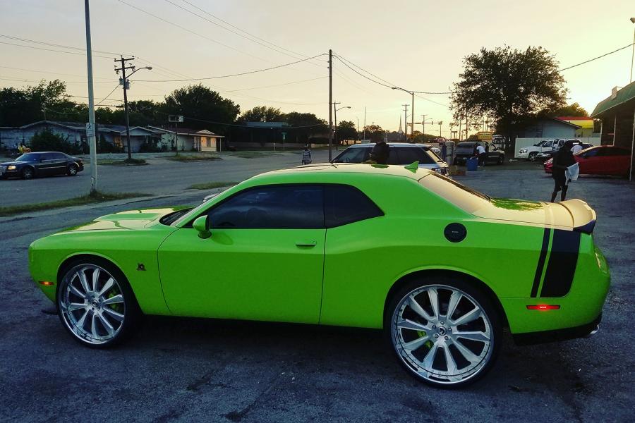  Dodge Challenger on Forgiato Wheels (F2.04-C) 2017 года  (фото 2 из 3)